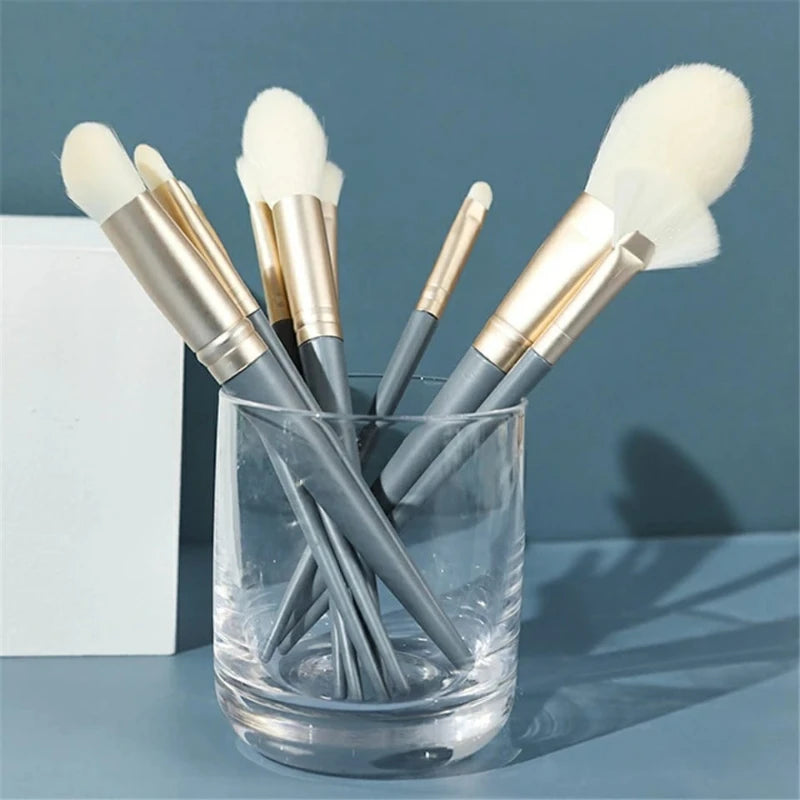 Kit de 10 Pincéis Profissionais para Maquiagem com estojo – Perfeitos para Esfumar e Contornar