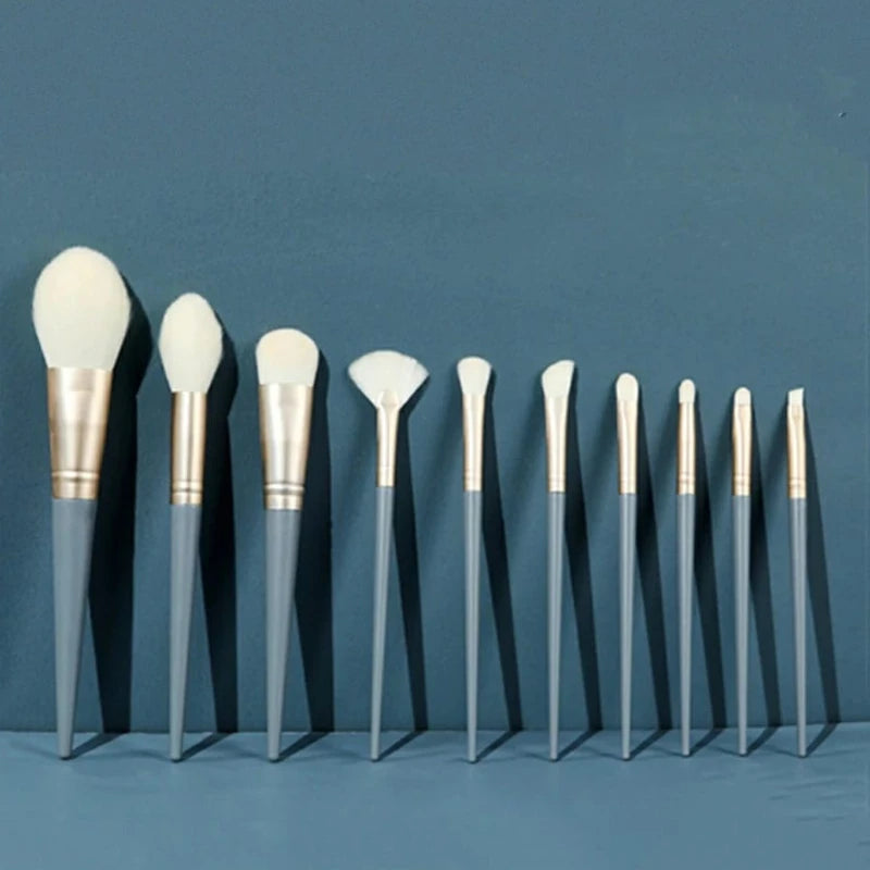 Kit de 10 Pincéis Profissionais para Maquiagem com estojo – Perfeitos para Esfumar e Contornar
